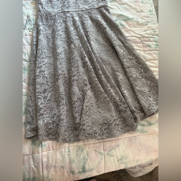 New Mermaid fit corset dress Elegant silver Lace Gown from Le Château - Picture 8 of 9